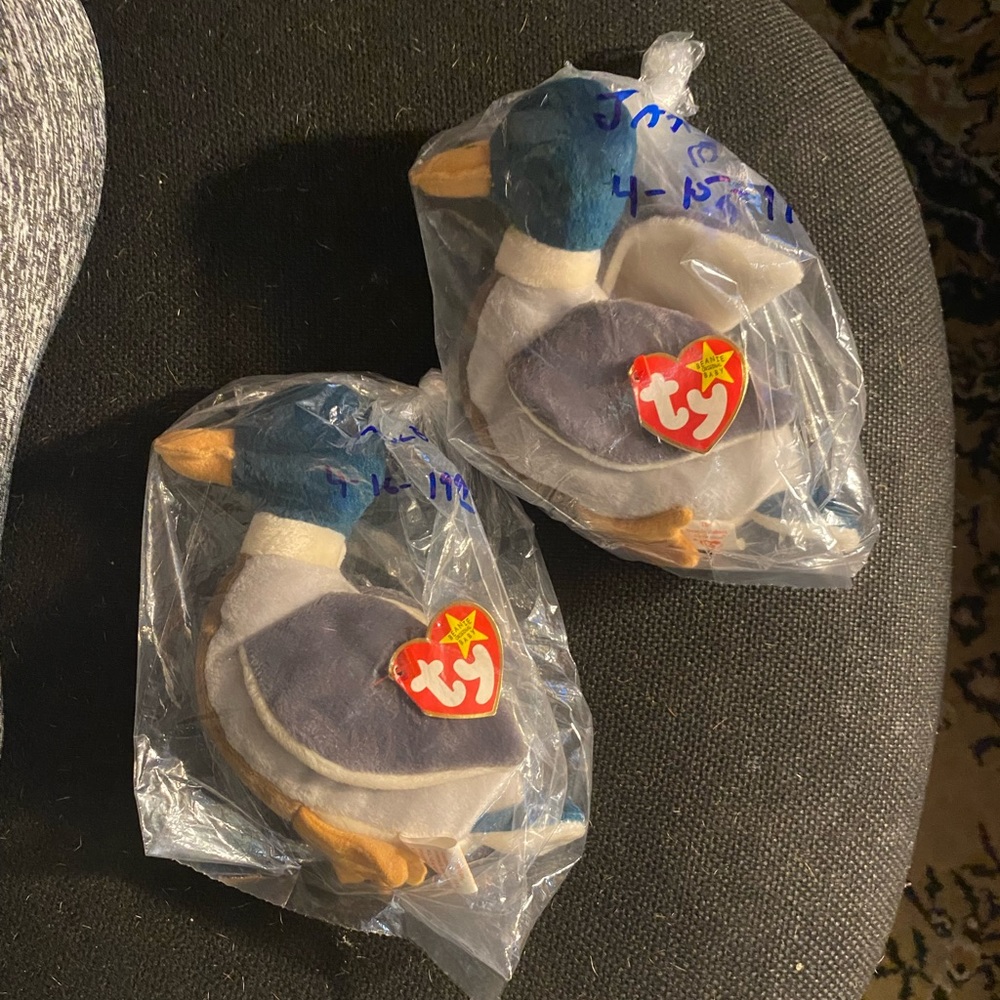TY beanie babies of a duck
